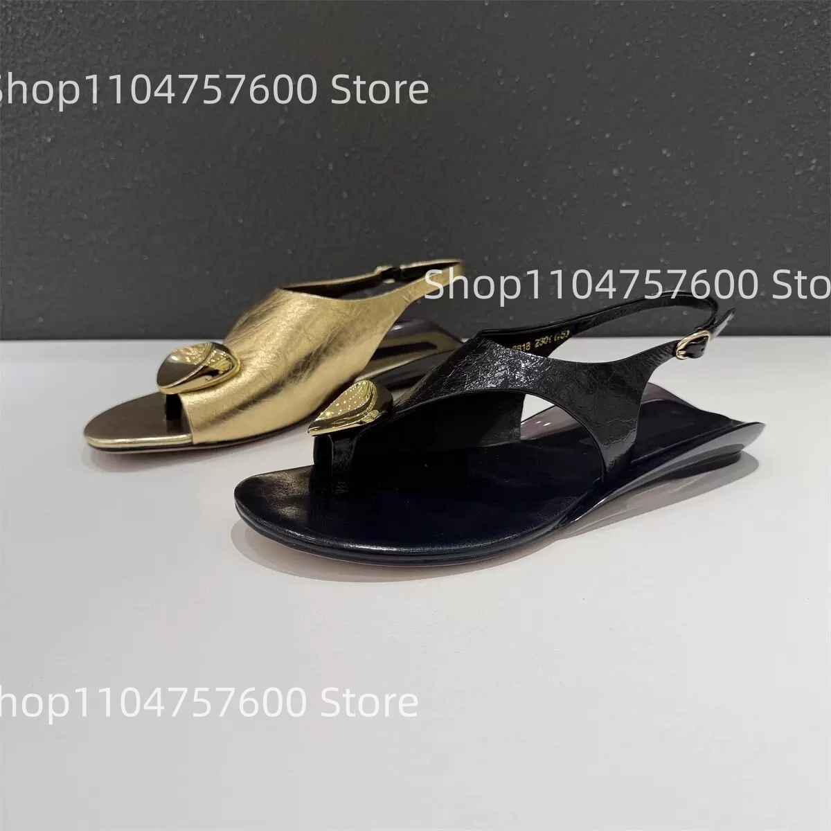 Women's Metallic Heart Charm T - مراجعة Thong Flat Sandal وسعره